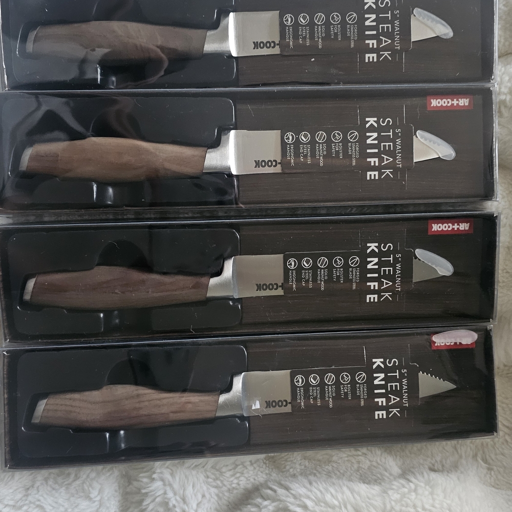 Walnut Steak Knife Set with Brown Handles